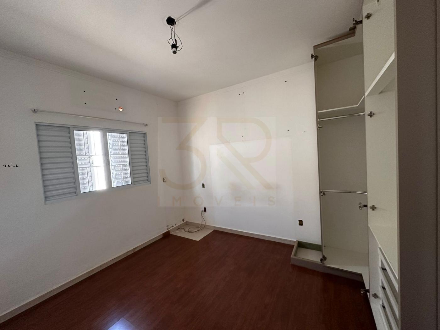 Casa à venda com 3 quartos, 226m² - Foto 16