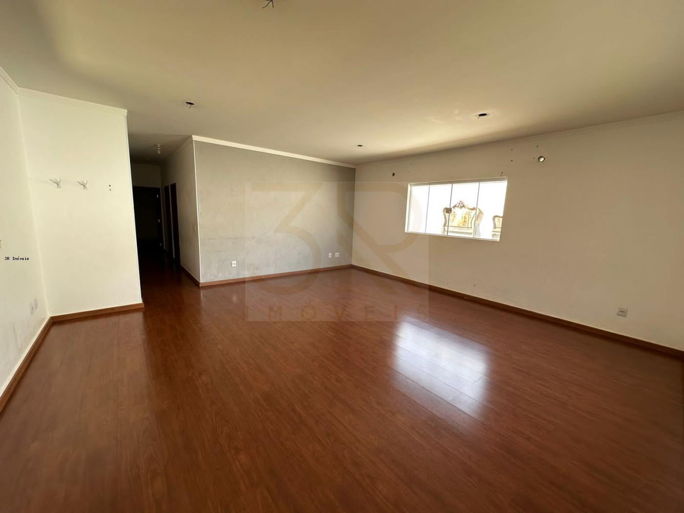 Casa à venda com 3 quartos, 226m² - Foto 14