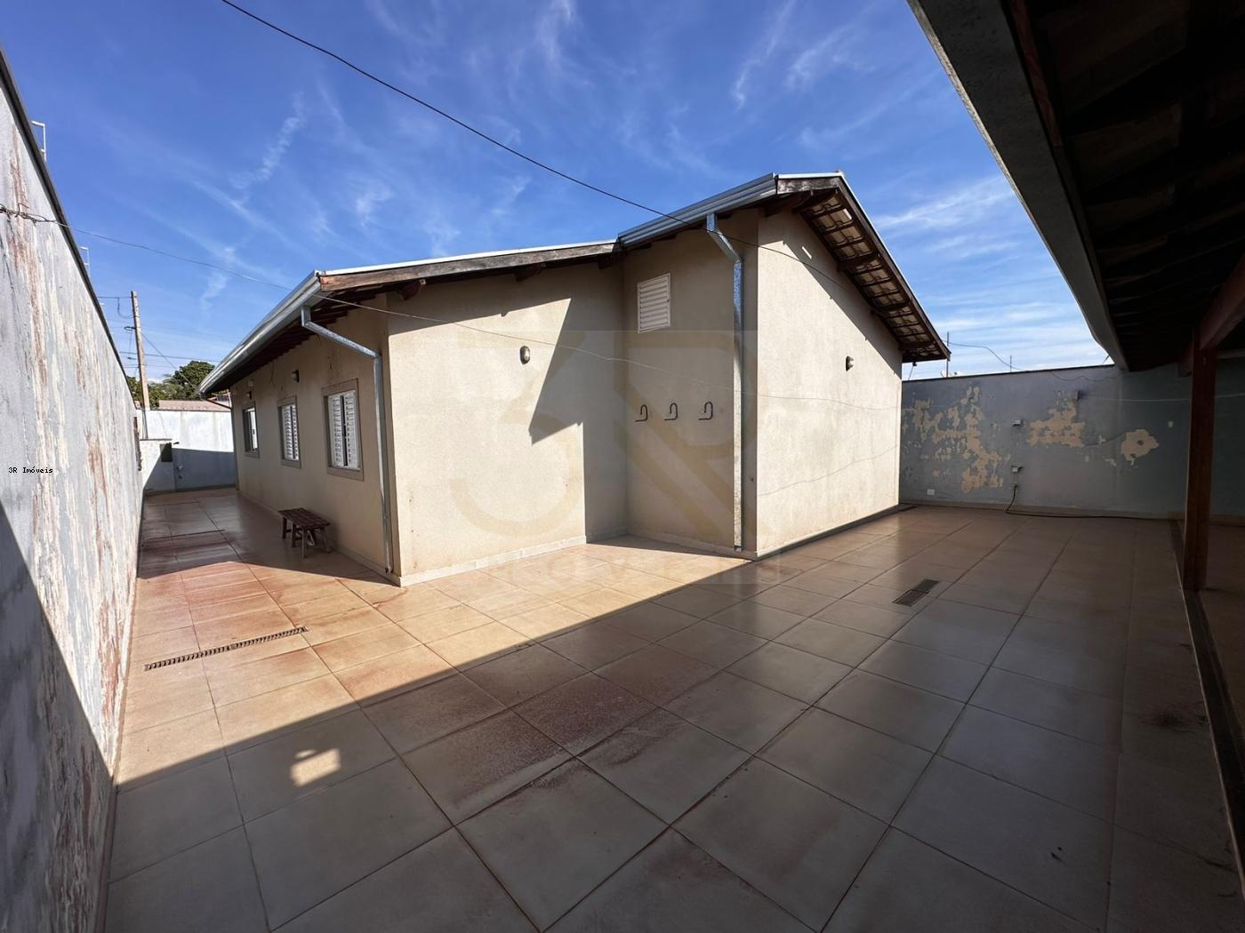 Casa à venda com 3 quartos, 226m² - Foto 4