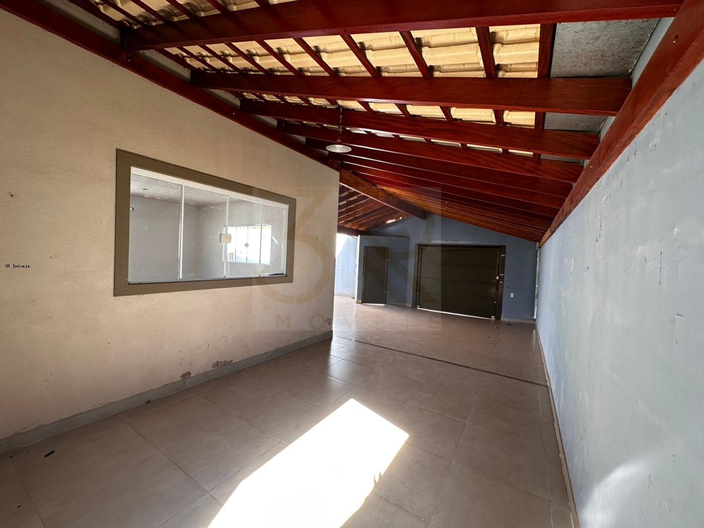Casa à venda com 3 quartos, 226m² - Foto 3