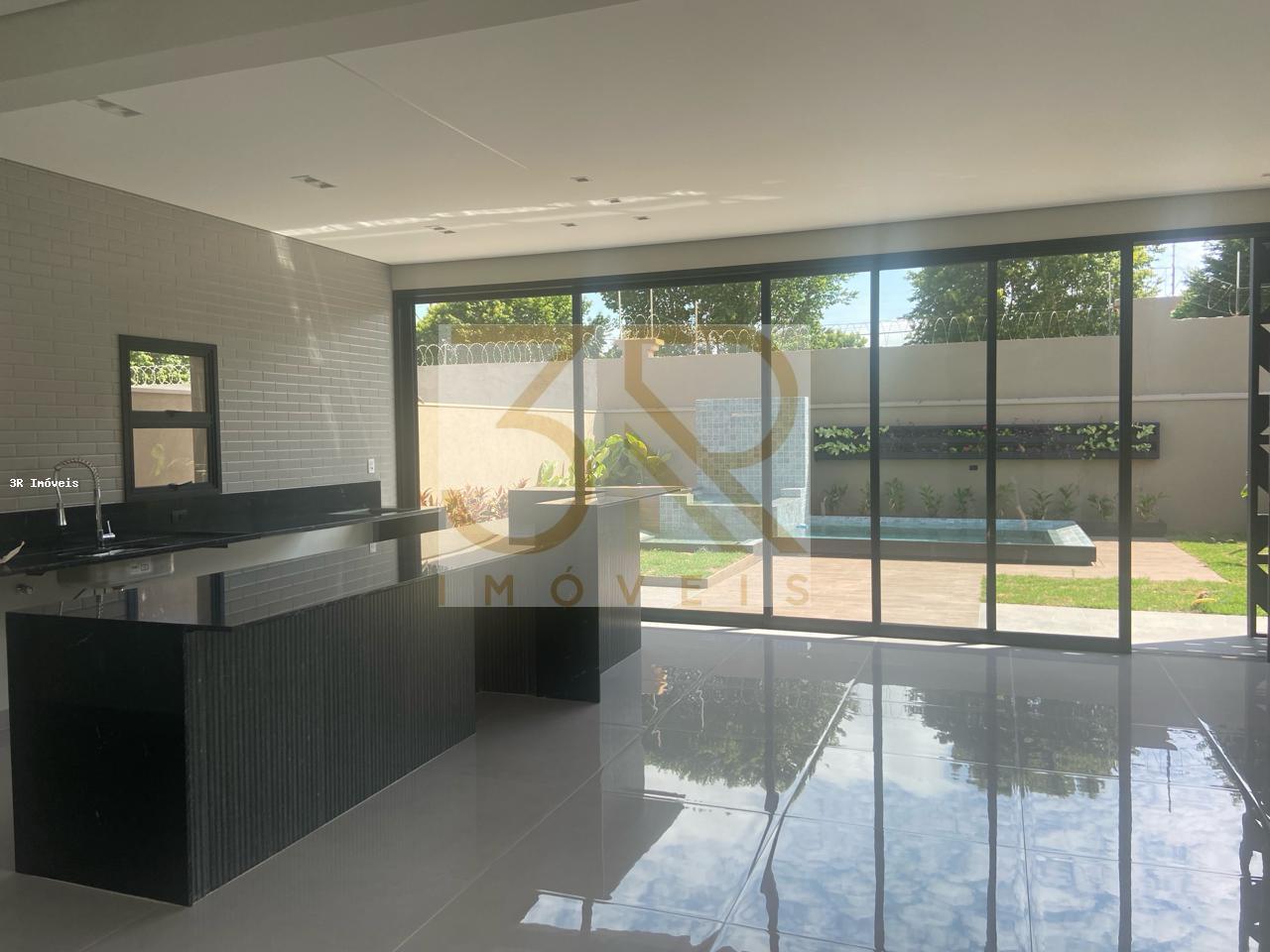 Casa de Condomínio à venda com 3 quartos, 269m² - Foto 2
