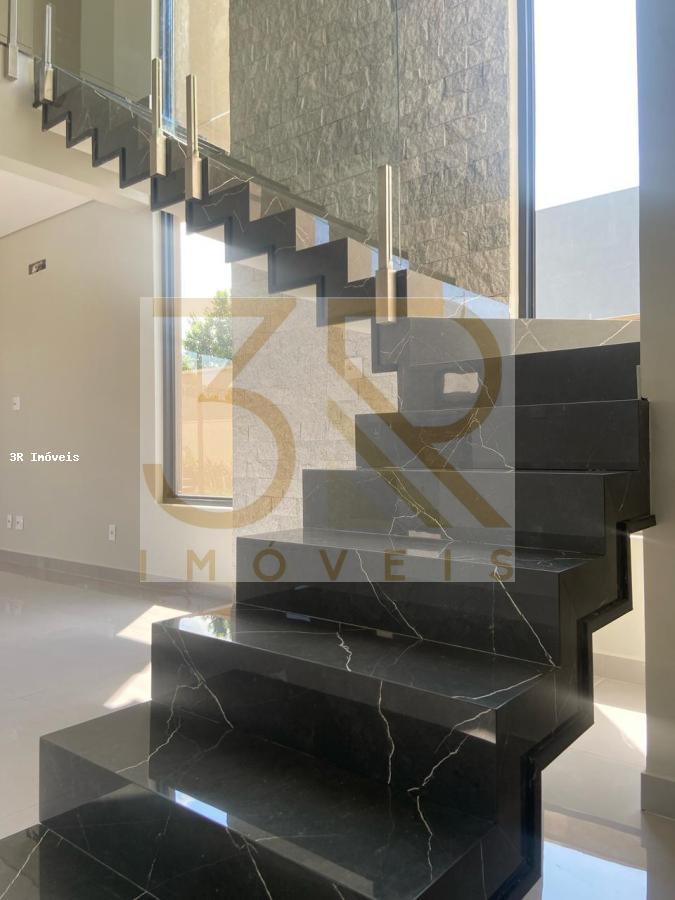 Casa de Condomínio à venda com 3 quartos, 269m² - Foto 4