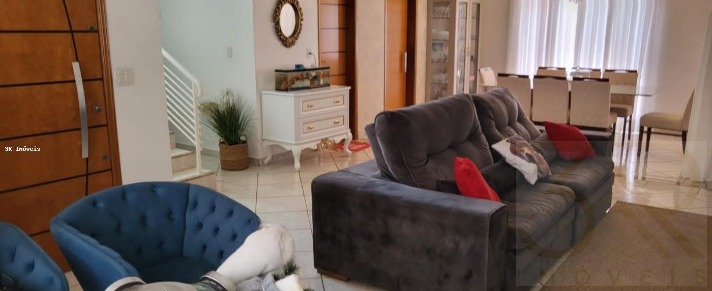 Casa à venda com 3 quartos, 226m² - Foto 4