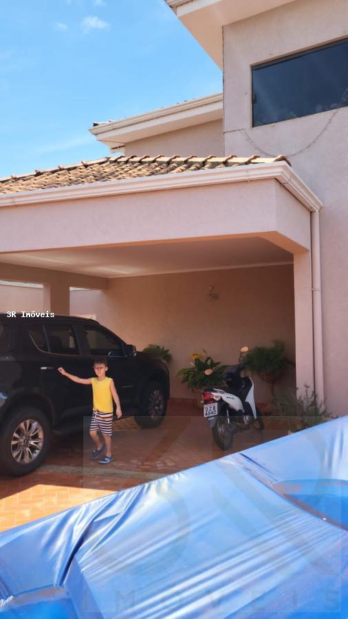 Casa à venda com 3 quartos, 226m² - Foto 3