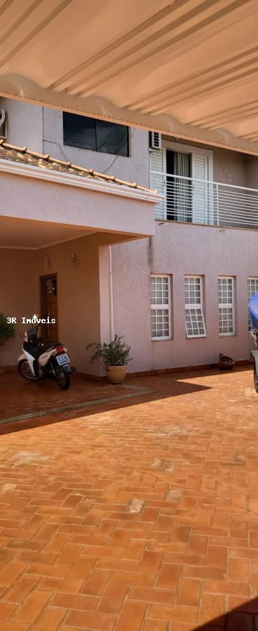 Casa à venda com 3 quartos, 226m² - Foto 8