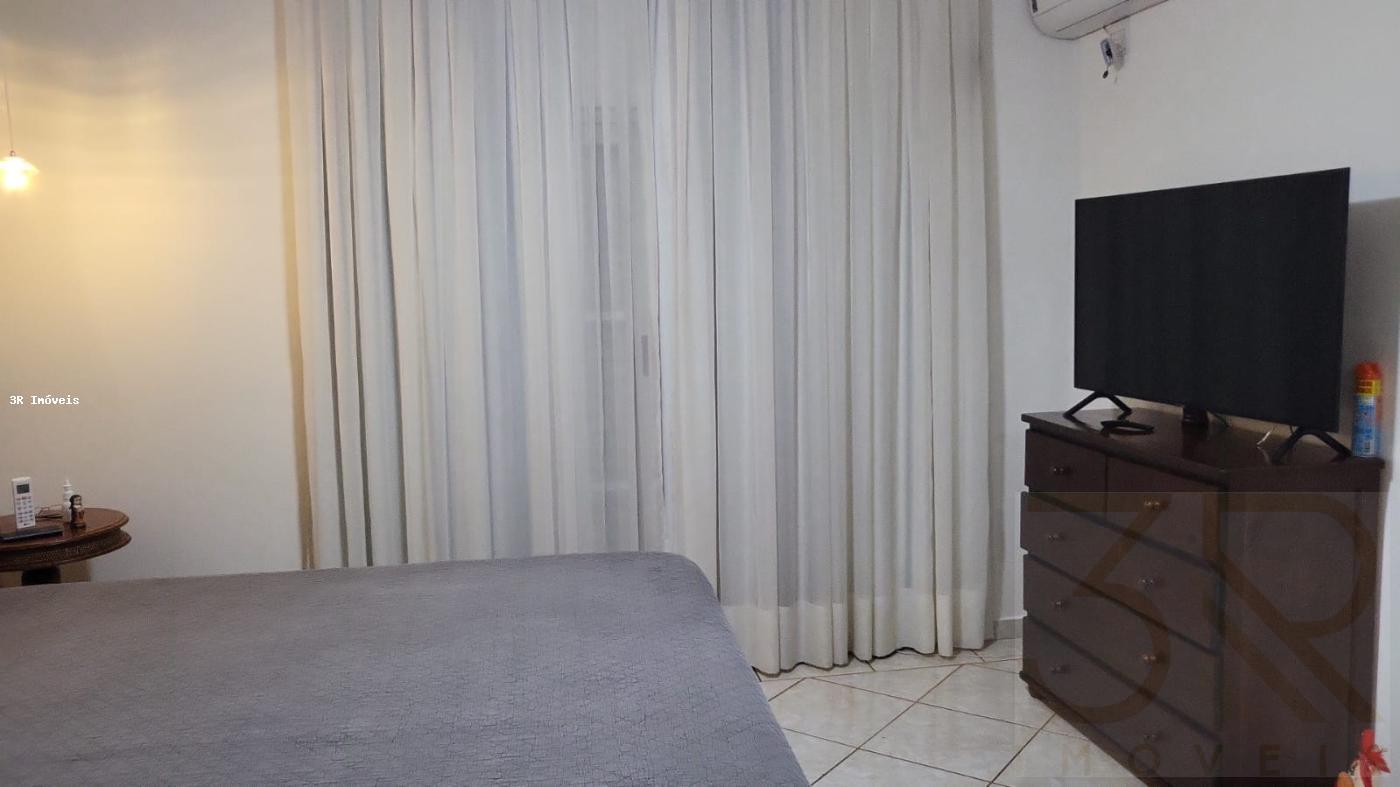 Casa à venda com 3 quartos, 226m² - Foto 10