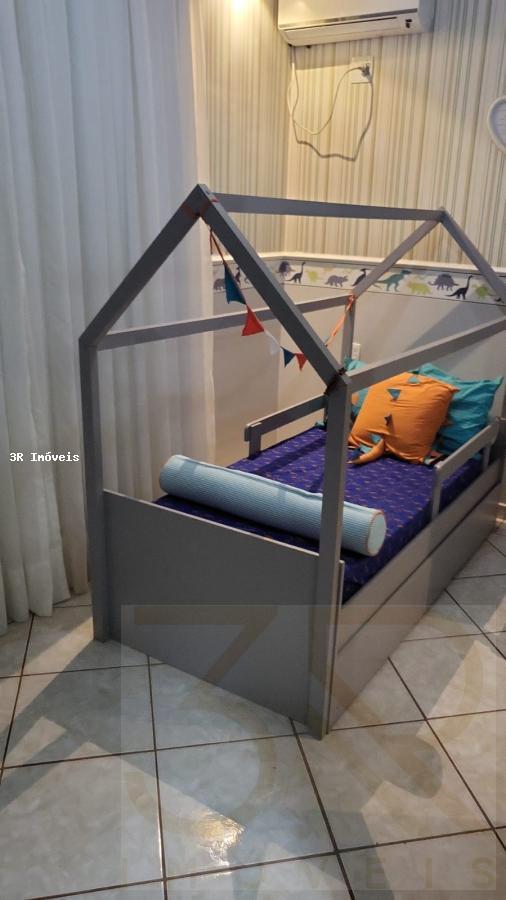 Casa à venda com 3 quartos, 226m² - Foto 16