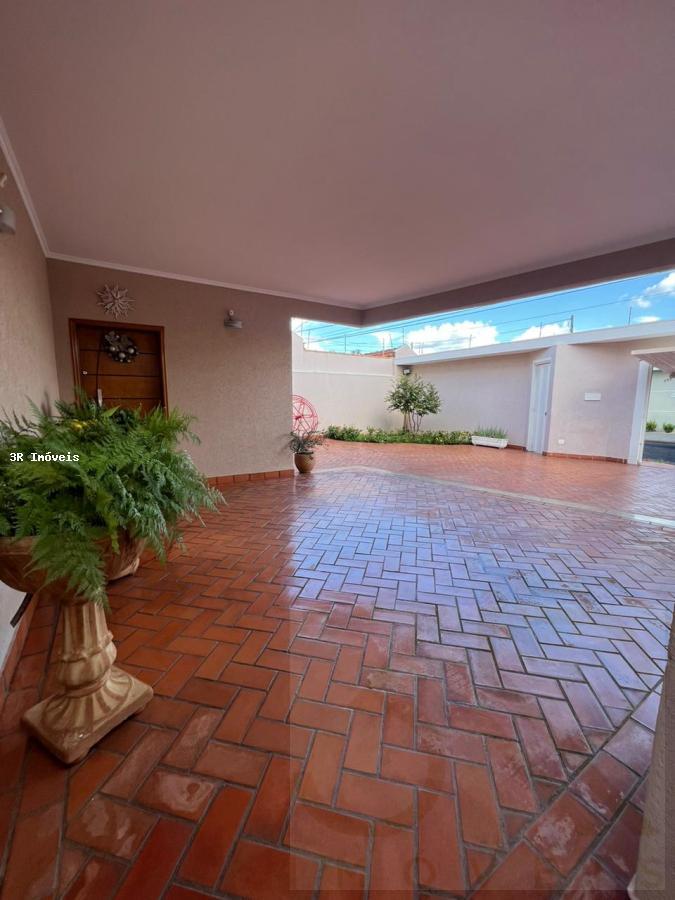 Casa à venda com 3 quartos, 226m² - Foto 17