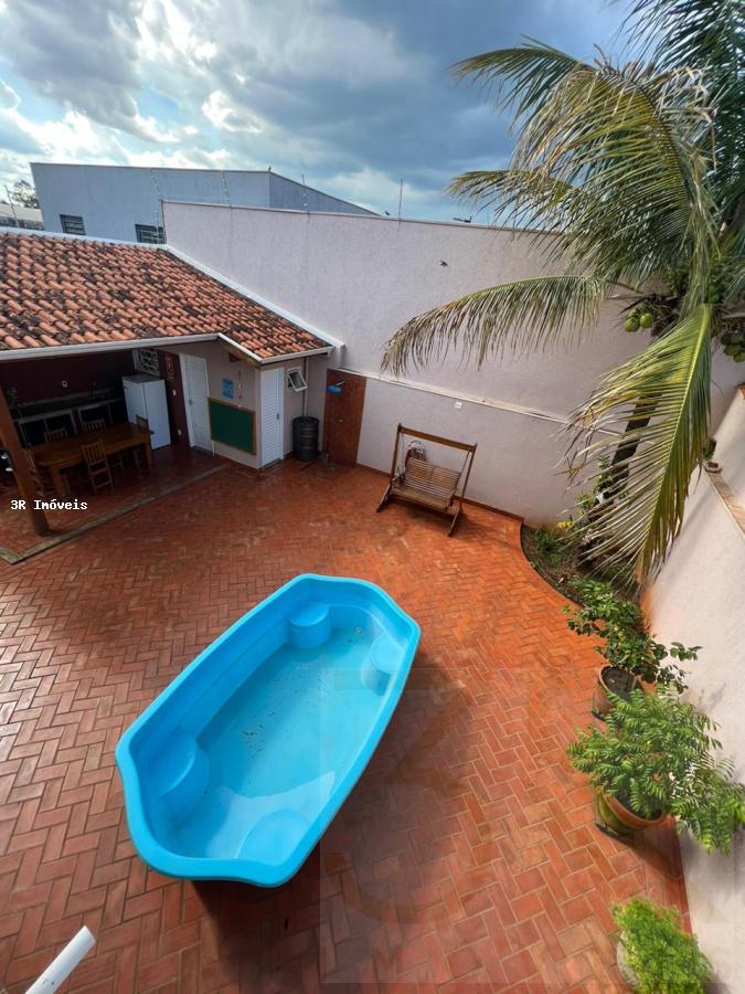 Casa à venda com 3 quartos, 226m² - Foto 15