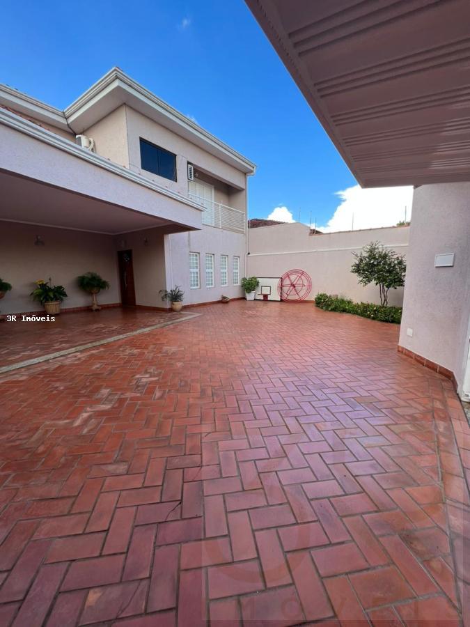 Casa à venda com 3 quartos, 226m² - Foto 18